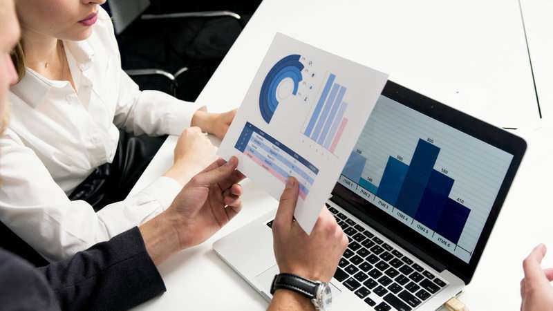 How does AI-powered automation improve email marketing results?