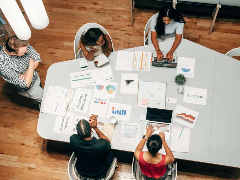 What are the top practices for tracking social media ROI?